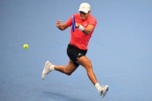 Learner Tien (USA) playes against Jakub Mensik (CZE) in the game of the 2026 Davis Cup men s team tennis World Championship, WM, Weltmeisterschaft match between the Czech Republic and the United States, in Prague, Czech Republic, on September 18, 2026. (CTKxPhoto MichalxKamaryt) CTKPhotoP2026091805588  CTKPhotoP2026091805588