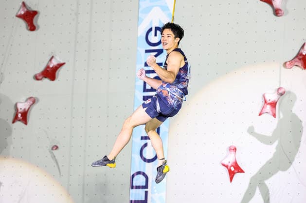 (260918) -- CHONGQING, Sept. 18, 2026 -- Gold medalist Omasa Ryo of Japan celebrates after winning the men s speed final at the World Climbing Series Chongqing 2026 in southwest China s Chongqing, Sept. 18, 2026. ) (SP)CHINA-CHONGQING-CLIMBING-WORLD SERIES-MEN S SPEED (CN) HuangxWei 