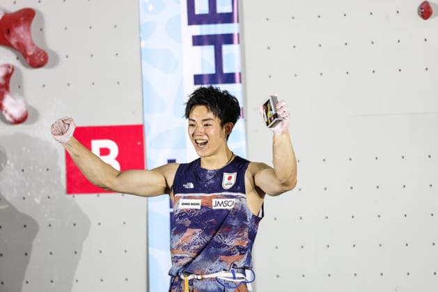 (260918) -- CHONGQING, Sept. 18, 2026 -- Gold medalist Omasa Ryo of Japan celebrates after winning the men s speed final at the World Climbing Series Chongqing 2026 in southwest China s Chongqing, Sept. 18, 2026. ) (SP)CHINA-CHONGQING-CLIMBING-WORLD SERIES-MEN S SPEED (CN) HuangxWei 