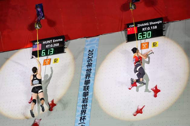 (260918) -- CHONGQING, Sept. 18, 2026 -- Gold medalist Emma Hunt (L) of the United States and Silver medalist Zhang Shaoqin of China compete during the women s speed final at the World Climbing Series Chongqing 2026 in southwest China s Chongqing, Sept. 18, 2026. ) (SP)CHINA-CHONGQING-CLIMBING-WORLD SERIES-WOMEN S SPEED (CN) HuangxWei 