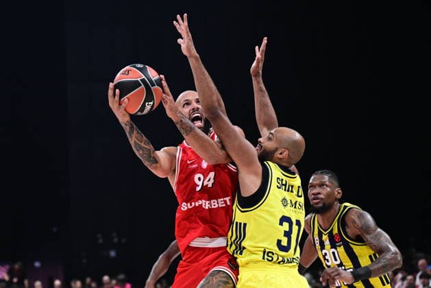 EuroLeague Basketball SuperCup - Olympiacos Piraeus vs Fenerbahce Tarfin Istanbul - Evan Fournier of Olympiacos Piraeus in action during the Euroleague Basketball SuperCup Semifinal game between Olympiacos Piraeus vs Fenerbahce Tarfin Istanbul at Etihad Arena on September 18, 2026 in Abu Dhabi, United Arab Emirates. Abu Dhabi United Arab Emirates Copyright: xOnexInchxProductionsx 7090816