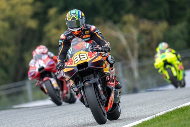 SPIELBERG, AUSTRIA - SEPTEMBER 18: Brad Binder aus Südafrika fährt für das Red Bull KTM Factory Racing Team während des MotoGP Austrian Grand Prix 2026 - PracticeFrancesco Bagnaia aus Italien fährt für das Ducati Lenovo Teamam RED BULL RING am September 18, 2026 in Spielberg, AUSTRIA, STYRIA. SPIELBERG, AUSTRIA - SEPTEMBER 18: Brad Binder of South Africa rides for the Red Bull KTM Factory Racing Team during the MotoGP Austrian Grand Prix 2026 - Practice at the RED BULL RING on September 18, 2026 in Spielberg, AUSTRIA, STYRIA. Copyright: xIBEX.agencyx xKlausxPressbergerx