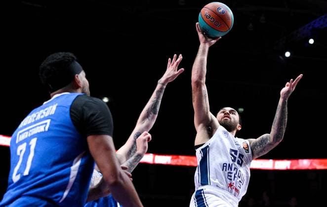 Russia Basketball United League Supercup Zenit - Anadolu Efes 9246051 18.09.2026 Anadolu s Mike James shoots during the VTB United League SuperCup basketball match between Zenit St. Petersburg and Anadolu Efes Istanbul, in Moscow, Russia. Alexey Filippov Sputnik Moscow Russia  Copyright: xAlexeyxFilippovx