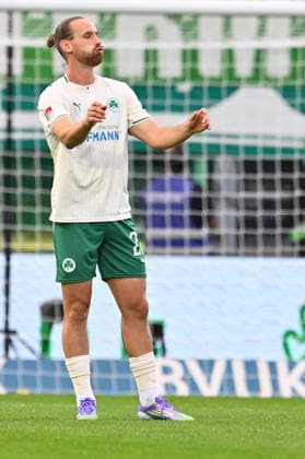 September 18, 2026 Soccer Season 2026–2027, 2nd Bundesliga, Matchday 6: SpVgg Greuther Fürth vs. Kleeblatt FC Magdeburg, FCM Sports Photo by Zink xwoxzix. DFL regulations prohibit any use of photographs as image sequences and or quasi-video For editorial use only. Jannis Heuer, 22, of SpVgg Greuther Fürth takes a breather