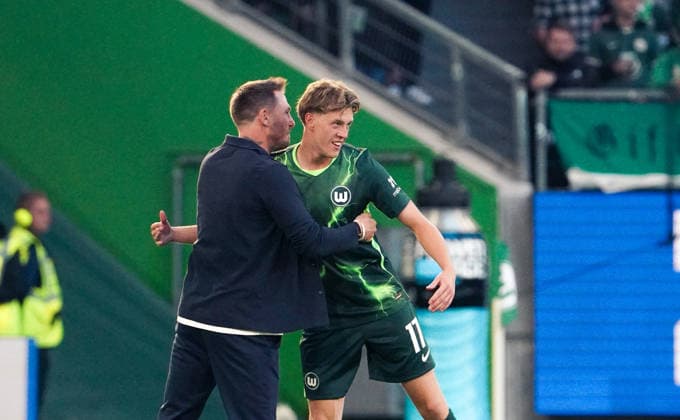 Germany Soccer 2. Bundesliga 2026–2027, Matchday 6: VfL Wolfsburg vs. SV Darmstadt 98 at Volkswagen Arena in Wolfsburg—Goal and goal celebration by Alexander Bernhardsson of VfL Wolfsburg; Tobias Strobl, coach of VfL Wolfsburg Copyright: xAymanxAlahmedx