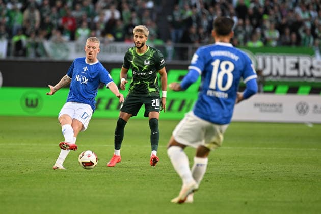 Men s I Women s I 2026–2027 Season I 2. Bundesliga I Matchday 6 I VfL Wolfsburg vs. SV Darmstadt 98 I September 18, 2026 Kai Klefisch 17, SV Darmstadt 98 passes the ball to Raoul Petretta 18, SV Darmstadt 98 vs. Wolfsburg at Volkswagen Arena, Lower Saxony, Germany Copyright: xLobeca InesxHähnelx