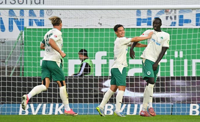 September 18, 2026 Soccer Season 2026–2027, Bundesliga 2, Matchday 6: SpVgg Greuther Fürth vs. Kleeblatt FC Magdeburg, FCM Sports Photo by Zink MeZi xmexzix. DFL regulations prohibit any use of photographs as image sequences and or quasi-video; for editorial use only. Goal celebration; joy after a goal; shot on goal for the 1–1 equalizer by Omar Sillah (42), SpVgg Greuther Fürth, with Felix Klaus (30), SpVgg Greuther Fürth, and Shinta Appelkamp (8), SpVgg Greuther Fürth