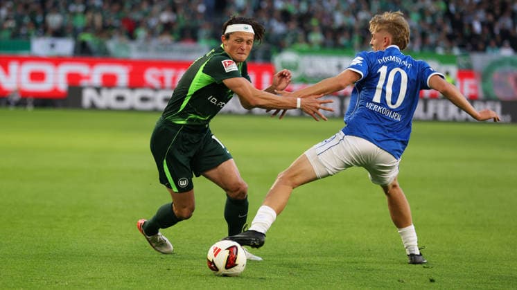VfL vs. Darmstadt, 2. Bundesliga, Wolfsburg, September 18, 2026, Soccer, Men s, 2. Bundesliga, 2026–2027 Season, VfL Wolfsburg vs. SV Darmstadt 98, Fabian Reese (VfL Wolfsburg), Nicolas Verkooijen (SV Darmstadt 98). DFL and DFB regulations prohibit any use of photographs as image sequences and or quasi-video. Volkswagen Arena, Lower Saxony, Germany