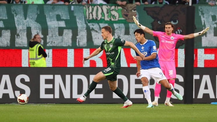 VfL vs. Darmstadt, 2. Bundesliga, Wolfsburg, September 18, 2026, Soccer, Men s, 2. Bundesliga, 2026–2027 Season, VfL Wolfsburg vs. SV Darmstadt 98, Yannick Gerhardt (VfL Wolfsburg), Ho Jae Lee, SV Darmstadt 98, Goalkeeper Jakub Zielinski, VfL Wolfsburg. DFL and DFB regulations prohibit any use of photographs as image sequences and or quasi-video. Volkswagen Arena, Lower Saxony, Germany
