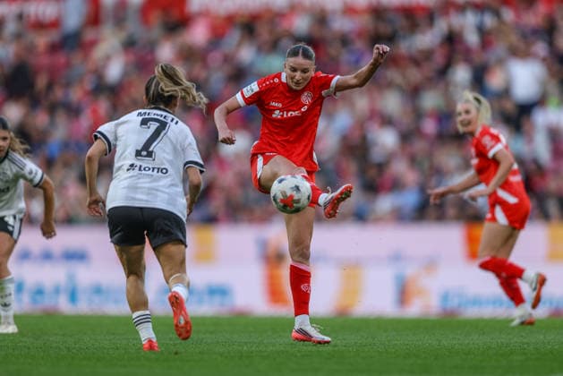 GER, Mainz, FSV Mainz 05 vs. Eintracht Frankfurt, Google Pixel Women s Bundesliga, Soccer, DFB, 2026–2027 Season, MEWA Arena, Matchday 5 in pictures: from left, Ereleta Memeti, Eintracht Frankfurt Women s Team 7, Gentiana Fetaj, Mainz 05 Women 7. DFB and DFL regulations prohibit any use of photographs as image sequences and or quasi-video. September 18, 2026 Copyright: HMBxMedia HendrikxHamelau