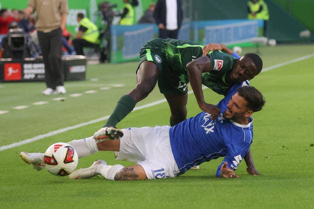 September 18, 2026, xgox, Soccer, 2. Bundesliga, VfL Wolfsburg vs. SV Darmstadt 98, Sael Kumbedi, Wolfsburg, 26, Raoul Petretta Darmstadt, 18 tackle, duel, battle, DFL DFB REGULATIONS PROHIBIT ANY USE OF PHOTOGRAPHS AS IMAGE SEQUENCES AND OR QUASI-VIDEO Wolfsburg