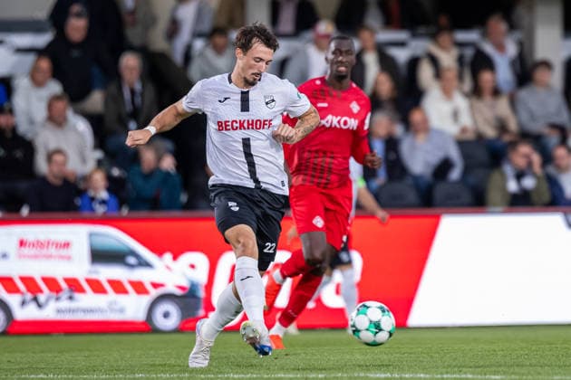 Noah Koenig, SC Verl, 22 with the ball, GER, SC Verl vs. FC Würzburger Kickers, Soccer, 3rd Division, Matchday 7, 2026–2027 Season, September 18, 2026 DFL regulations prohibit the use of photographers to capture image sequences and or quasi-video footage GER, SC Verl vs. FC Würzburger Kickers, Soccer, 3rd Division, Matchday 7, 2026–2027 Season, September 18, 2026, Verl Copyright: xEibner-Pressefoto JanxRollingerx EP_JSK
