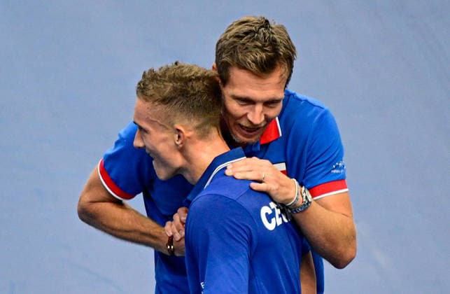 Non-playing captain Tomas Berdych, right, congratulates to Jiri Lehecka (CZE) as he won the game against Ben Shelton (USA) of the 2026 Davis Cup men s team tennis World Championship, WM, Weltmeisterschaft match between the Czech Republic and the United States, in Prague, Czech Republic, on September 18, 2026. (CTKxPhoto RomanxVondrous) CTKPhotoP2026091807062  CTKPhotoP2026091807062