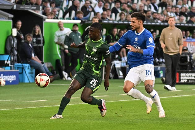 Men s I Women s I 2026–2027 Season I 2. Bundesliga I Matchday 6 I VfL Wolfsburg vs. SV Darmstadt 98 I September 18, 2026, Tackle: Sael Kumbedi 26, VfL Wolfsburg, Raoul Petretta 18, SV Darmstadt 98, Wolfsburg, Volkswagen Arena, Lower Saxony, Germany Copyright: xLobeca InesxHähnelx