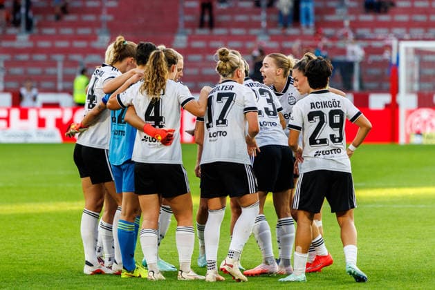 GPFBL, 1. FSV Mainz 05 vs. Eintracht Frankfurt, September 18, 2026, Mainz: A brief crisis meeting for the Eintracht women’s team following their 0–2 loss in the Google Pixel Women’s Bundesliga match on Matchday 5 of the 2026–27 season between 1 FSV Mainz 05 and Eintracht Frankfurt at the MEWA Arena, Mainz, September 18, 2026 Copyright: xBEAUTIFULxSPORTS Hahnex