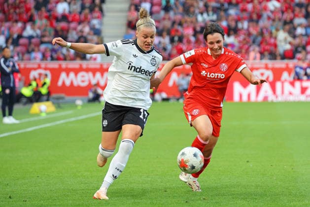 Mainz, Germany September 18, 2026 1st Division Women 2026–2027 Match 5: 1 FSV Mainz 05 vs. Eintracht Frankfurt Pictured from left: Pia Sophie Wolter (Frankfurt) in a tackle against Emma Junold (FSV) DFL and DFB regulations prohibit any use of photographs as image sequences and or quasi-video at Bruchwegstadion, Rhineland-Palatinate Copyright: xFotostandx xRacochax