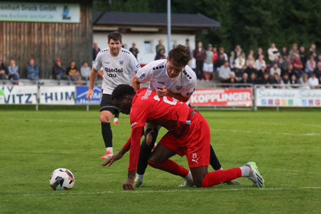 September 18, 2026, Soccer, Men’s, 2026–2027 Season, Bavarian Regional League, Matchday 10: TSV Buchbach vs. FC Schweinfurt 05. From left: Lukas Mrozek (FC Schweinfurt 05, No. 06) against Daniel Muteba (TSV Buchbach, No. 23). Buchbach SMR Arena, Bavaria, Germany