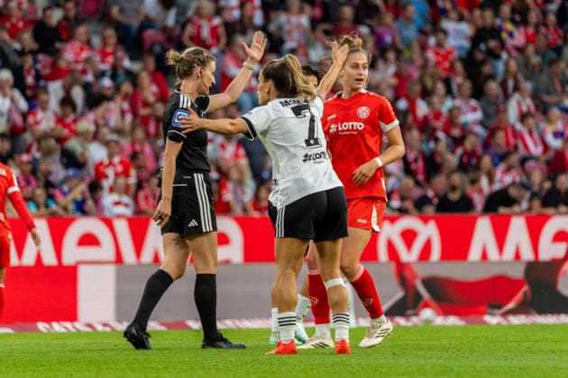 Game action, emotion, Ereleta Memeti (Eintracht Frankfurt), 07, is upset about a call by referee Miriam Schwermer; Saskia Matheis (1. FSV Mainz 05), 19, GER, 1 FSV Mainz 05 vs. Eintracht Frankfurt, soccer, Google Pixel Women’s Bundesliga, Matchday 5, 2026–2027 season, September 18, 2026, DFB regulations prohibit any use of photographs as image sequences and or quasi-video, GER, 1 FSV Mainz 05 vs. Eintracht Frankfurt, Soccer, Google Pixel Women’s Bundesliga, Matchday 5, 2026–2027 Season, September 18, 2026, Mainz Copyright: xEibner-Pressefoto J-NxGroemlingx EP_JGG