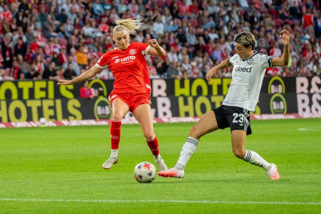 Game action, tackle, from left: Chiara Bouziane 1 FSV Mainz 05, 10, Sara Doorsoun, Eintracht Frankfurt, 23, GER, 1 FSV Mainz 05 vs. Eintracht Frankfurt, soccer, Google Pixel Women’s Bundesliga, Matchday 5, 2026–2027 season, September 18, 2026, DFB regulations prohibit any use of photographs as image sequences and or quasi-video, GER, 1 FSV Mainz 05 vs. Eintracht Frankfurt, Soccer, Google Pixel Women’s Bundesliga, Matchday 5, 2026–2027 Season, September 18, 2026, Mainz Copyright: xEibner-Pressefoto J-NxGroemlingx EP_JGG