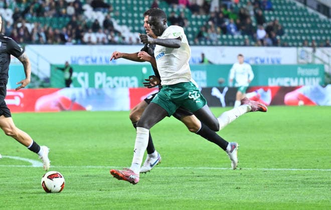 September 18, 2026 Soccer Season 2026–2027, Bundesliga 2, Matchday 6: SpVgg Greuther Fürth vs. Kleeblatt FC Magdeburg, FCM Sports Photo by Zink xwoxzix. DFL regulations prohibit any use of photographs as image sequences and or quasi-video For editorial use only. Omar Sillah (42), SpVgg Greuther Fürth, in front of Tobias Müller (5), FC Magdeburg