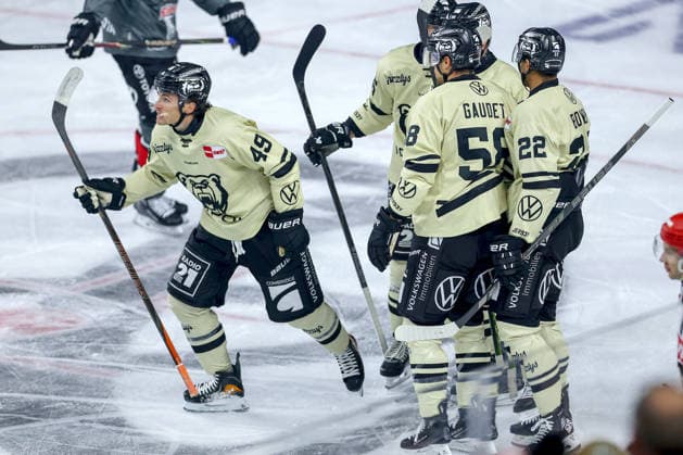 September 18, 2026, Ice hockey, DEL, Kölner Haie vs. Grizzlys Wolfsburg, Matchday 1, 2026–27 season, Lanxess Arena, Cologne; Celebration after the 1–0 goal scored by Bobby Lynch; Grizzlys Wolfsburg 49, along with North Rhine-Westphalia, Germany