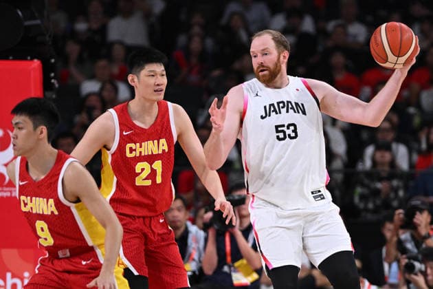 Japan v China - 20th Asian Games Aichi-Nagoya NAGOYA, JAPAN - SEPTEMBER 18: Alex Kirk (53) of Japan in action against Hu Jinqiu (21) of China during the men s semifinal between Japan and China on the eve of the 20th Asian Games Aichi-Nagoya at Aichi International Arena in Nagoya, Aichi, Japan, on September 18, 2026. Stringer Anadolu Nagoya Japan. Editorial use only. Please get in touch for any other usage.  Copyright: x2026xAnadoluxStringerx