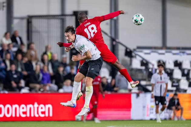 L R Noah Koenig, SC Verl, 22, in a tackle with Franck Evina, FC Wuerzburger Kickers, 18, GER, SC Verl vs. FC Wuerzburger Kickers, Soccer, 3rd Division, Matchday 7, 2026–2027 season, September 18, 2026 DFL regulations prohibit any use of photographs as image sequences and or quasi-video GER, SC Verl vs. FC Würzburger Kickers, Soccer, 3rd Division, Matchday 7, 2026–2027 season, September 18, 2026, Verl Copyright: xEibner-Pressefoto JanxRollingerx EP_JSK