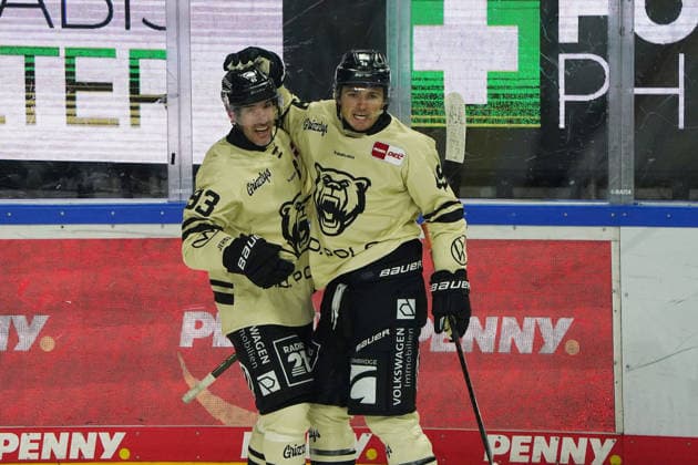 Cologne, DEL, 2026–2027 Season, Kölner Haie vs. Grizzlys Wolfsburg, September 18, 2026, Lanxess Arena, Cologne, Spencer Machacek, Robert Lynch, Grizzlys Wolfsburg, celebrating