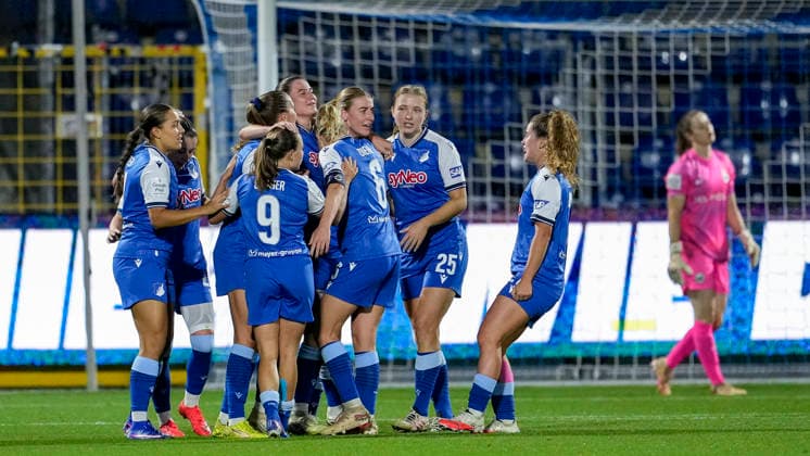 TSG 1899 Hoffenheim players celebrate the goal that made it 2–1, Celebration, Goal Celebration, Goal Scored, Celebrate the Goal, Goal, Celebration, Cheering the Goal, Joy, Happiness, Happy, Optimistic, Positive, Game Moment, Highlight, Action, 18 09 2026, Sinsheim, Hoffenheim, Germany, soccer, Google Pixel Women’s Bundesliga, TSG 1899 Hoffenheim vs. VfL Wolfsburg, DFB and DFL regulations prohibit any use of photographs as image sequences and or quasi-video xozx