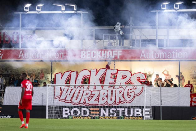 FC Wuerzburger Kickers fans perform a choreographed display in the visitors section GER, SC Verl vs. FC Wuerzburger Kickers, soccer, 3. Liga, Matchday 7, 2026–2027 season, September 18, 2026 DFL regulations prohibit the use of photographs as image sequences and or quasi-video footage GER, SC Verl vs. FC Wuerzburger Kickers, soccer, 3. Liga, Matchday 7, 2026–2027 season, September 18, 2026, Verl Copyright: xEibner-Pressefoto JanxRollingerx EP_JSK