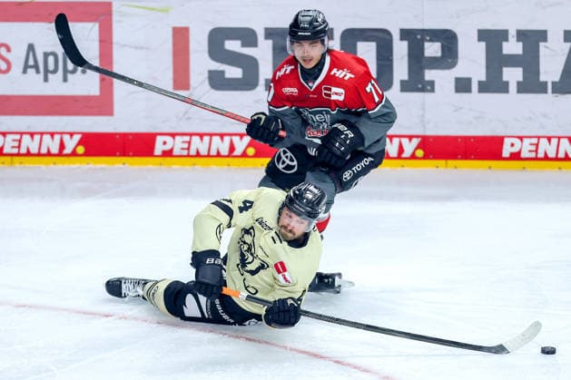 September 18, 2026, Ice Hockey, DEL, Kölner Haie vs. Grizzlys Wolfsburg, Matchday 1, 2026–27 Season, Lanxess Arena, Cologne; Daniel Fischbuch (Kölner Haie 71) in a battle against Keaton Thompson (Grizzlys Wolfsburg 04), North Rhine-Westphalia, Germany