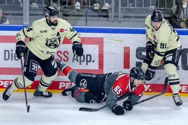 September 18, 2026, Ice Hockey, DEL, Kölner Haie vs. Grizzlys Wolfsburg, Matchday 1, 2026–27 Season, Lanxess Arena, Cologne: Julian Melchiori (Grizzlys Wolfsburg, 44) and Timo Ruckdäschel (Grizzlys Wolfsburg, 91) team up to shut down Marco Münzenberger (Cologne Sharks, 65) in North Rhine-Westphalia, Germany
