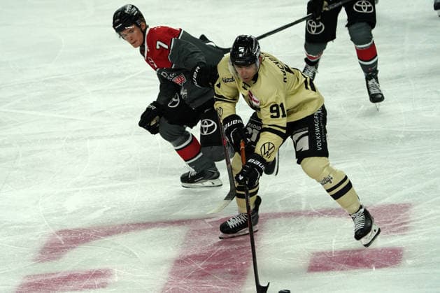 Cologne, DEL, 2026–2027 season, Kölner Haie vs. Grizzlys Wolfsburg, September 18, 2026, Lanxess Arena, Cologne; Carlos Händel (Kölner Haie), Timo Ruckdäschel (Grizzlys Wolfsburg),