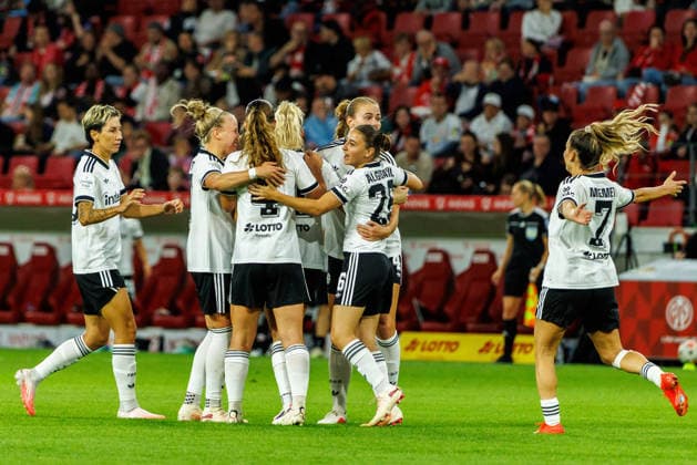 GPFBL, 1 FSV Mainz 05 vs. Eintracht Frankfurt, September 18, 2026, Mainz celebrates Nina Lührßen s 2–2 equalizer for Eintracht Frankfurt, 11th match of the Google Pixel Women s Bundesliga on Matchday 5 of the 2026–27 season between 1 FSV Mainz 05 and Eintracht Frankfurt at the MEWA Arena, Mainz, September 18, 2026 Copyright: xBEAUTIFULxSPORTS Hahnex