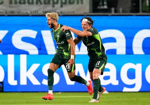 Muhammed Damar of VfL Wolfsburg, 20, and Fabian Reese of VfL Wolfsburg, 11, celebrate after the team s fourth goal. GER, VfL Wolfsburg vs. SV Darmstadt 98, 2. Bundesliga, Matchday 6, 2026–27 season, Volkswagen Arena, Wolfsburg, September 18, 2026. DFL regulations prohibit any use of photographs as image sequences and or quasi-video. VfL Wolfsburg vs. SV Darmstadt 98, 2. Bundesliga, Matchday 6, 2026–27 season, September 18, 2026, Wolfsburg Copyright: xEibner-Pressefoto ScottxColemanx EP_SCN