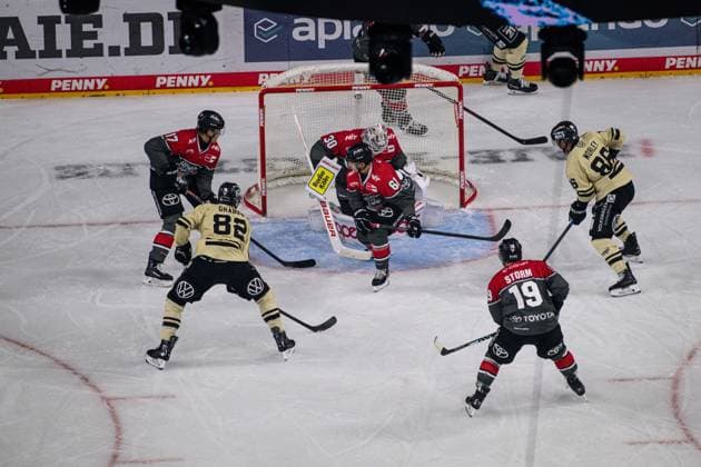 COLOGNE, GERMANY - 18 SEPTEMBER, 2026: - The PENNY DEL Ice hockey, Eishockey match Koelner Haie vs. Grizzlys Wolfsburg at LANXESS arena.  Copyright: xVitaliixKliuievx
