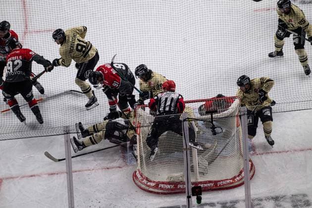 COLOGNE, GERMANY - 18 SEPTEMBER, 2026: - The PENNY DEL Ice hockey, Eishockey match Koelner Haie vs. Grizzlys Wolfsburg at LANXESS arena.  Copyright: xVitaliixKliuievx