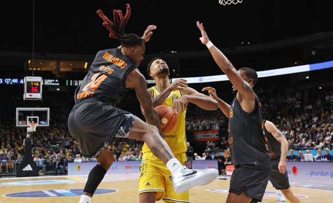 Cobe Williams, Norris Agbakoko, Nighael Ceaser: One-on-one, Game Scene, Action, Sports, Basketball, BBL, Bundesliga, Men s Division 1, Matchday, 2026–2027 Season, September 18, 2026, ALBA Berlin vs. Niners Chemnitz 99ers