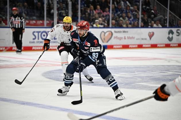 Sebastian Uvira Schwenninger Wild Wings 93 Schwenninger Wild Wings vs. Loewen Frankfurt, DEL, Regular Season, Game 1, 2026–2027 Season, 20260918 Schwenninger Wild Wings vs. Loewen Frankfurt, DEL, Regular Season, Game 1, 2026–2027 Season, 20260918 Schwenningen Copyright: xEibner-Pressefoto SvenxLaeglerx EP_SVL