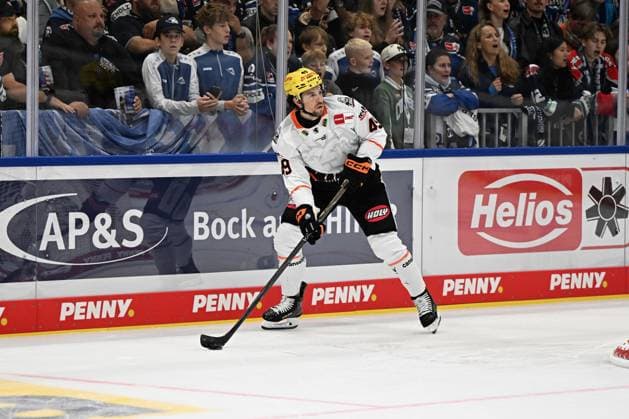 Michael Joyaux Loewen Frankfurt 49 Schwenninger Wild Wings vs. Loewen Frankfurt, DEL, Regular Season, Game 1, 2026–2027 Season, 20260918 Schwenninger Wild Wings vs. Loewen Frankfurt, DEL, Regular Season, Game 1, 2026–2027 Season, 20260918 Schwenningen Copyright: xEibner-Pressefoto SvenxLaeglerx EP_SVL