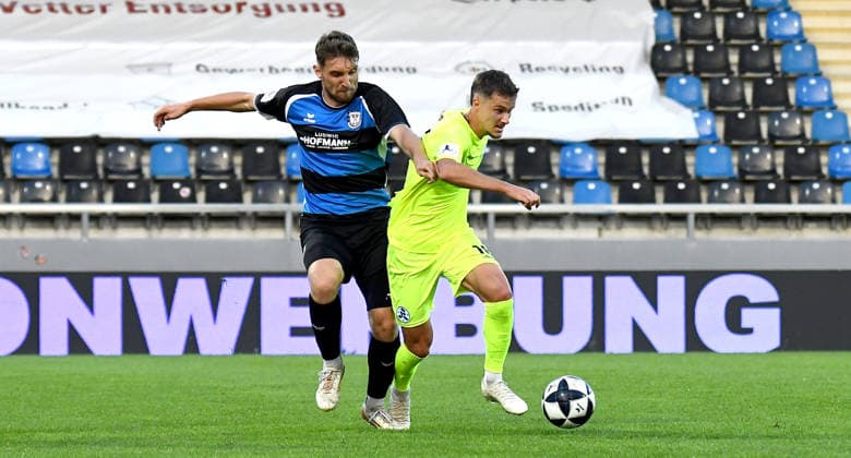 September 18, 2026, xokbx, Regional League Southwest Soccer, FSV Frankfurt vs. Stuttgarter Kickers, Amar Suljic (FSV Frankfurt), Maximilian Zaiser (Stuttgarter Kickers), tackle, matchup, Frankfurt am Main