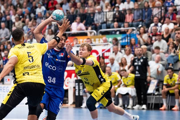 Yonatan Dayan of HBW Balingen Weilstetten, 34, weaves his way through the defensive line, HBW Balingen Weilstetten vs. TVB Stuttgart, GER, Opel 1 Handball Bundesliga, Championship, Matchday 5, 2026–2027 season, September 18, 2026, Eibner Press Photo by Andreas Ulmer, HBW Balingen Weilstetten vs. TVB Stuttgart, GER, Opel 1 Handball Bundesliga, Championship, Matchday 5, 2026–2027 Season, September 18, 2026, Balingen Copyright: xEibner-Pressefoto AndreasxUlmerx EP_AUR