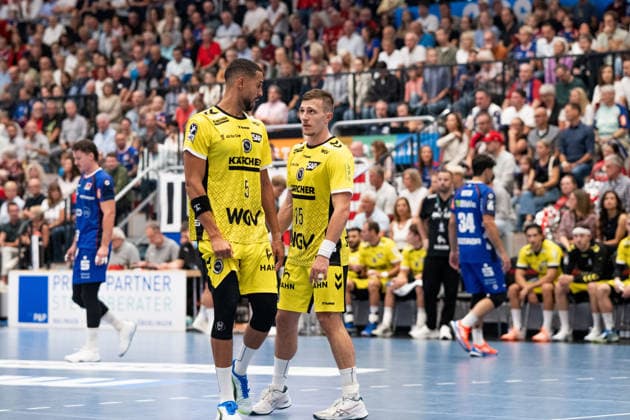 Philipp Ahouansou, TVB Stuttgart, 05, left, with Patrick Zieker, TVB Stuttgart, 25, right, discussing tactics, HBW Balingen Weilstetten vs. TVB Stuttgart, GER, Opel 1 Handball Bundesliga, Championship, Matchday 5, 2026–2027 season, September 18, 2026, Eibner Press Photo by Andreas Ulmer: HBW Balingen Weilstetten vs. TVB Stuttgart, GER, Opel 1 Handball Bundesliga, Championship, Matchday 5, 2026–2027 season, September 18, 2026, Balingen Copyright: xEibner-Pressefoto AndreasxUlmerx EP_AUR