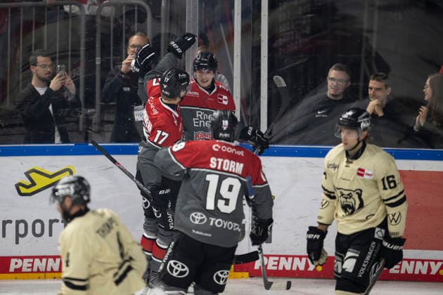 PENNY DEL 1 Cologne Sharks vs. Grizzly Wolfsburg, Cologne, September 18, 2026 Jan Luca Sennhenn, Cologne Sharks, Defense, 17 Kevin Niedenz, Cologne Sharks, Forward, 46 PENNY DEL 1 Cologne Sharks vs. Grizzly Wolfsburg on September 18, 2026, at KA2 in Cologne, Germany Copyright: xBEAUTIFULxSPORTS AndreasxDickx