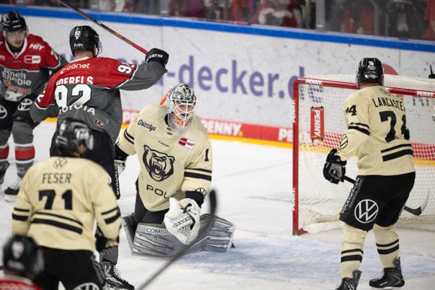 PENNY DEL 1 Cologne Sharks vs. Grizzly Wolfsburg Cologne, September 18, 2026 Daniel Fischbuch, Cologne Sharks, forward, 71 Marcel Noebels, Cologne Sharks, forward, 92 Dustin Strahlmeier, Grizzly Wolfsburg, goaltender, 1 PENNY DEL 1 Cologne Sharks vs. Grizzly Wolfsburg on September 18, 2026, at KA2 in Cologne, Germany Copyright: xBEAUTIFULxSPORTS AndreasxDickx