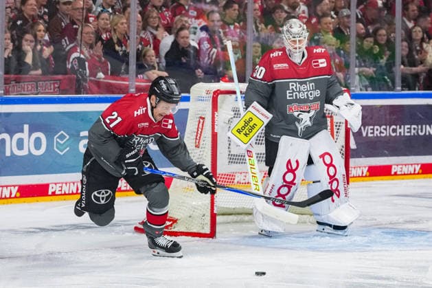 Ice Hockey: Penny DEL, Matchday 1—Cologne Sharks vs. Wolfsburg Grizzlys on September 18, 2026, at the Lanxess Arena in Cologne. Juhani Tyrväinen (Cologne), left: Janne Juvonen (Cologne), right: In accordance with the regulations of the DEL (German Ice Hockey League), the publication and further use of the footage in electronic media and on devices of any kind during the game is not permitted xDMx