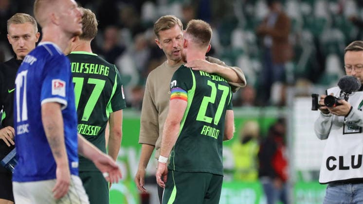 VfL vs. Darmstadt, 2. Bundesliga, Wolfsburg, September 18, 2026, Soccer, Men s, 2. Bundesliga, 2026–2027 Season, VfL Wolfsburg vs. SV Darmstadt 98 Head Coach Florian Kohfeldt, SV Darmstadt 98; Maximilian Arnold, VfL Wolfsburg, after the match. DFL and DFB regulations prohibit any use of photographs as image sequences and or quasi-video. Volkswagen Arena, Lower Saxony, Germany