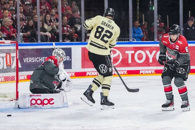 Ice Hockey: Penny DEL, Matchday 1—Cologne Sharks vs. Wolfsburg Grizzlys on September 18, 2026, at the Lanxess Arena in Cologne. Janne Juvonen (Cologne), left: Will Graber (Wolfsburg), center: Patrick Russell (Cologne), right: In accordance with the regulations of the DEL (German Ice Hockey League), the publication and further use of the footage in electronic media and on devices of any kind during the game is not permitted xDMx
