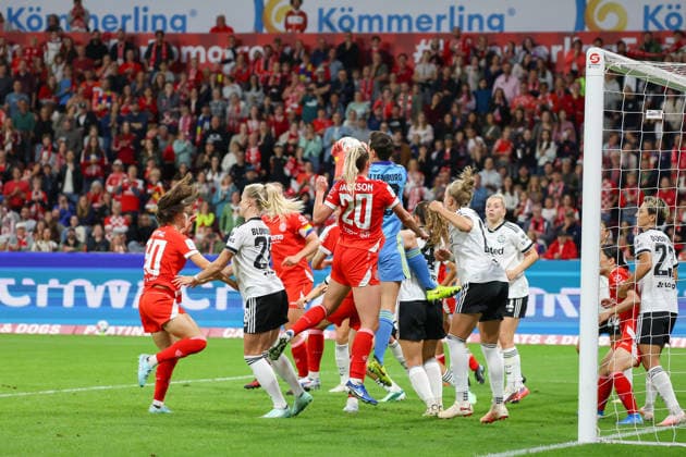September 18, 2026, xusrbx, Soccer, Google Pixel, Women s Bundesliga, FSV Mainz 05 vs. Eintracht Frankfurt, left: Sabina Jackson (FSV Mainz 05), 20, Lina Altenburg (Eintracht Frankfurt), 12, penalty area, penalty area scene, Mainz