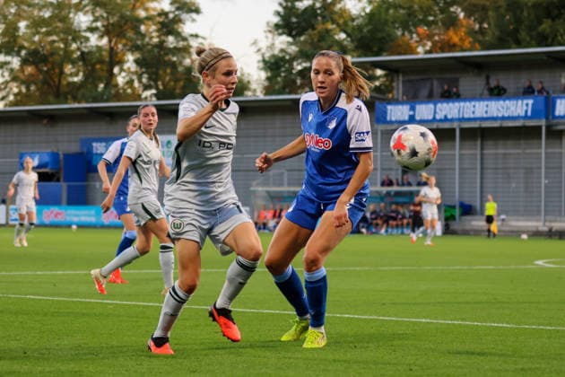 Sinsheim, Germany, September 18, 2026 – Women s Bundesliga, Matchday 7: VfL Wolfsburg Women vs. TSG Hoffenheim. Pictured, from left, in a one-on-one battle: Svenja Huth (Wolfsburg) and Lisann Kaut (Hoffenheim) Copyright: HMBxMedia MadeleinexFantini